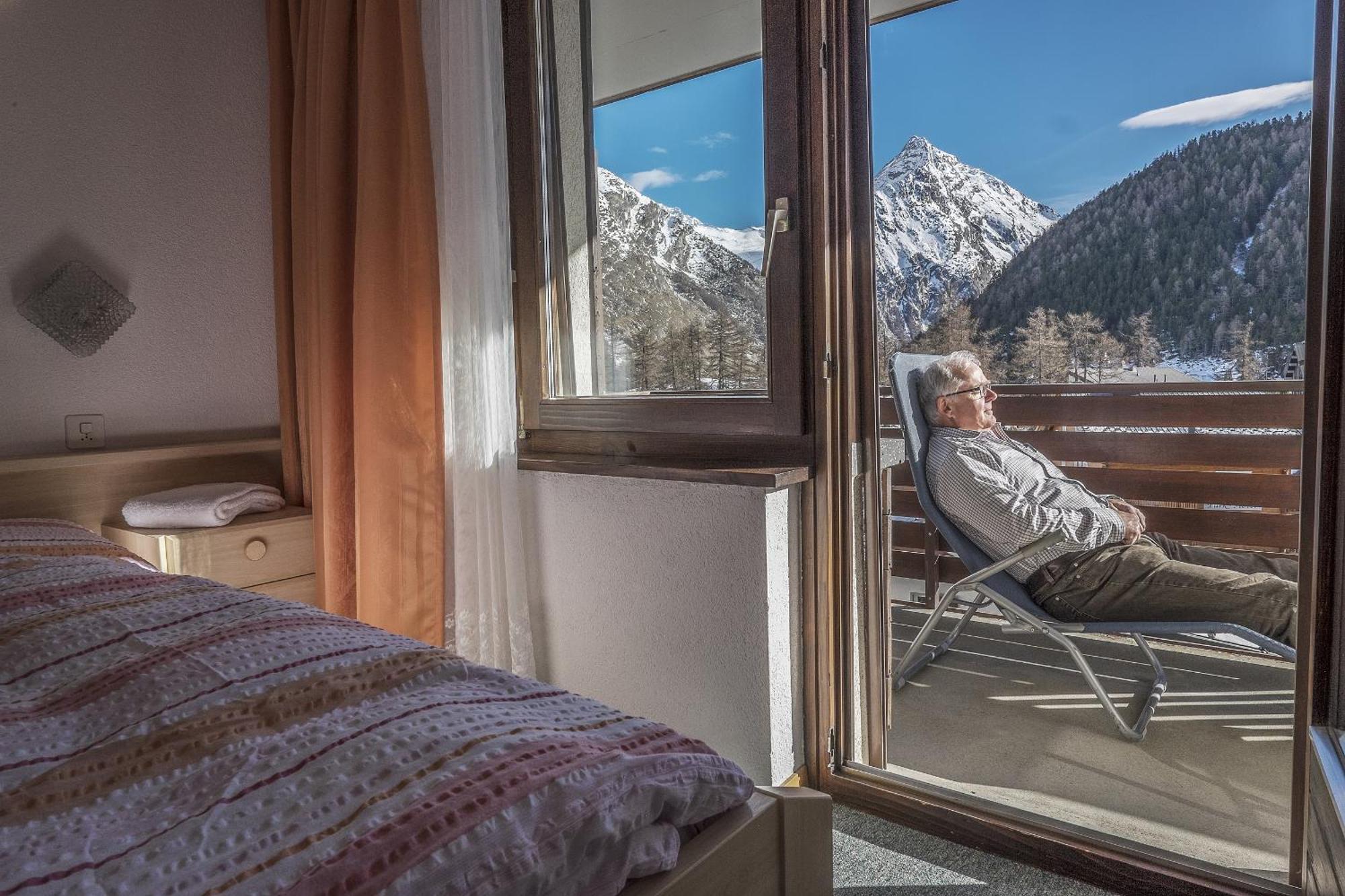 Apartments Bergrose Saas Fee Pokoj fotografie