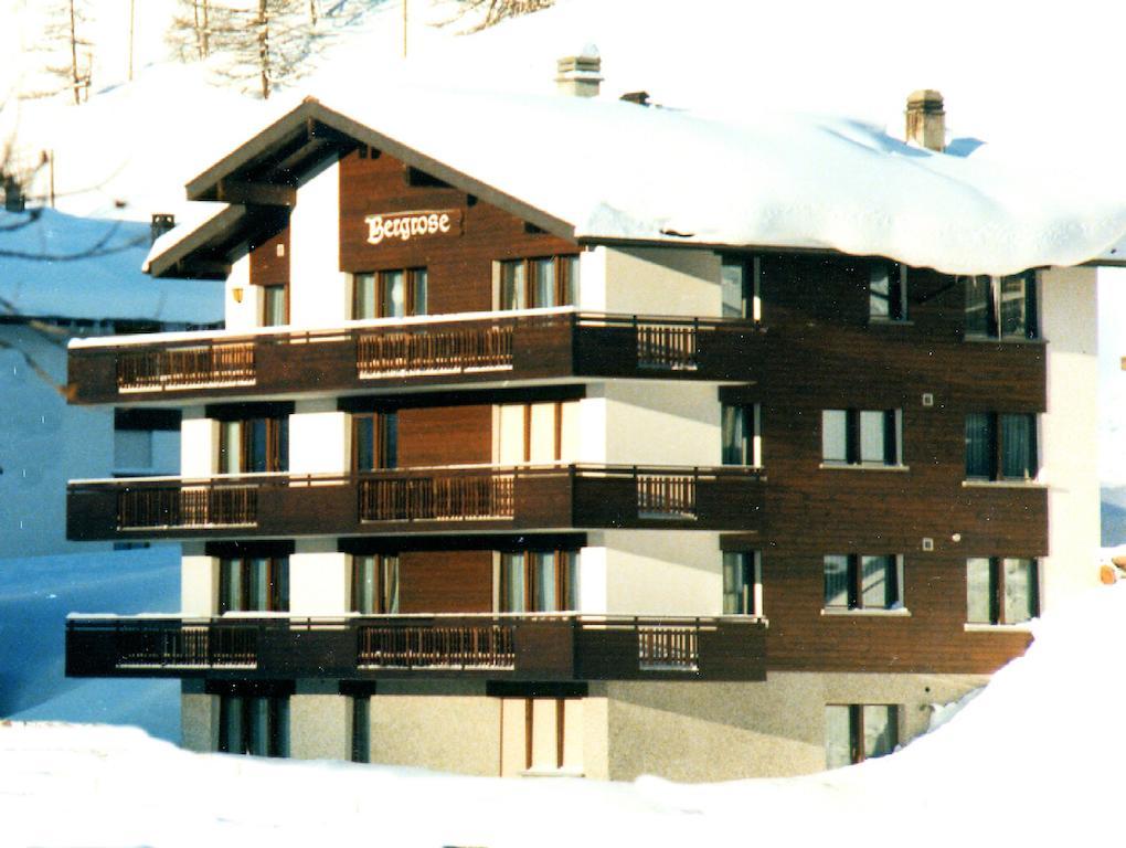 Apartments Bergrose Saas Fee Pokoj fotografie